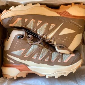 Salomon Hiking Shoes Women's Size 8 NWT!